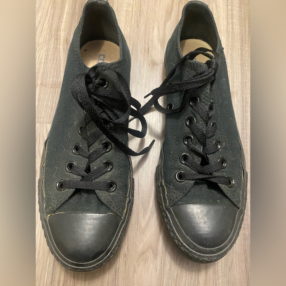Size 8 Black Converse